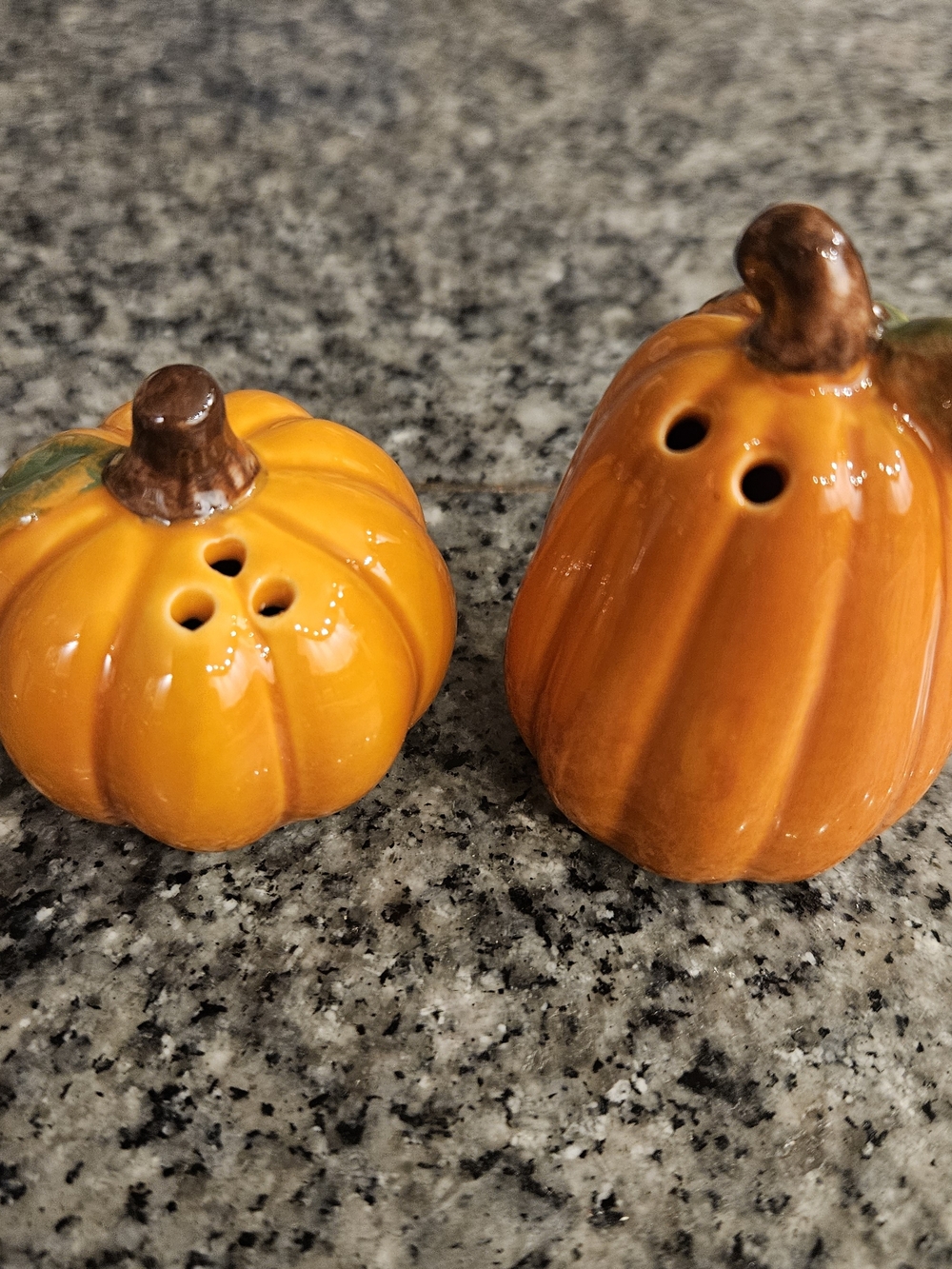 Cracker Barrel Orange Ceramic Pumpkin Salt & Pepper Set